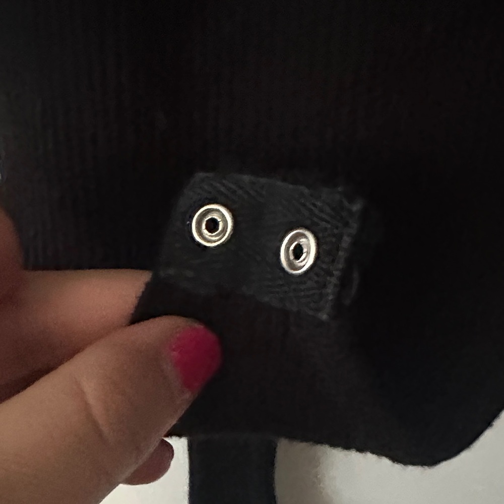 House of Harlow Black Deep V-Neck Bodysuit - Picture 3 of 6